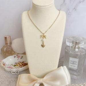 Coquette Bow Necklace with Pearl and Heart Charm | Dollcore Gold Choker | Fairycore Jewelry Pendant Minimalist Rose Gold Bow Tie Regency