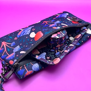 3-in-1 Set: Smell Proof Bag, Grinder, Rolling Tray (Mushrooms Design)