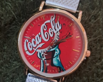 Relógio promocional vintage *COCA-COLA* com pulseira de plástico prateada - perfeito estado de funcionamento