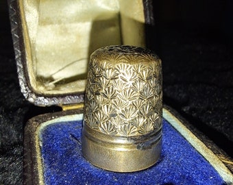 Antieke *Charles Horner* DORCAS zilveren vingerhoed in doos