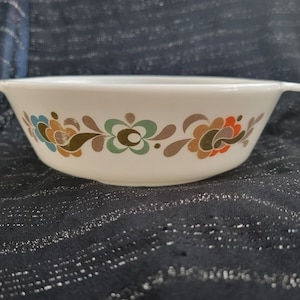 Vintage British 1970s JAJ *PYREX* Serving DIsh/Casserole TEMPO &quot;Carnaby&quot; Pattern
