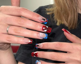 Uñas postizas cuadradas hechas a mano con temática de Spiderman