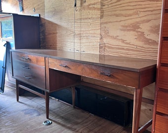 Kroehler  Mid Century American writing desk/ secretary
