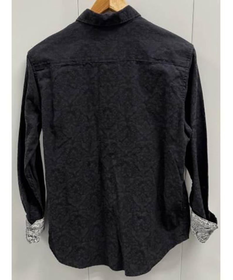 Puede incluir: Un juego de tres tazas de cer&aacute;mica con acabado mate moteado. Las tazas son de color crema, gris claro y gris oscuro. Cada taza tiene un dise&ntilde;o simple y minimalista.