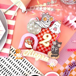 Adorno para tarta de Halloween retro con fantasmas: decoración rosa y naranja con mucho estilo