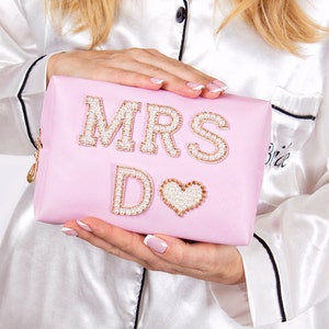 Bride Makeup Organizer with Pearls: Future Mrs Cosmetic Bag, Customized Pouch for Wifey, Bridesmaids Gift, Custom make up bags, Bride bag
