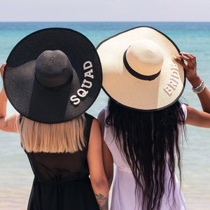 Cappelli da sole per damigelle d'onore personalizzati con toppe di perle, cappelli con bordo nero, cappelli da damigella d'onore, regali per addio al nubilato, cappello da sole floscio per addio al nubilato