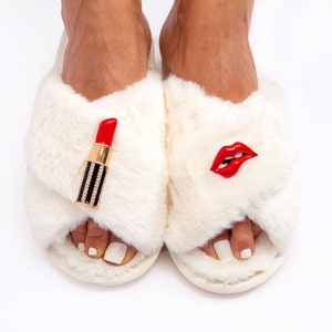 XOXO Slippers, Lipsticks slippers, Custom Bridesmaids Slippers, Custom Bachelorette Slippers, Gift for Her, Spa party Fluffy slippers