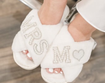 Custom Bride Mrs Pearls Fluffy Slippers, Bridal Fluffy Cross  slippers, Bride Gift, Bridal Shower, Bachelorette Gift Custom Slippers-patche