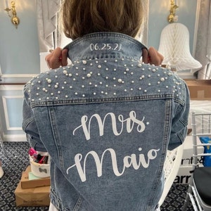 Mrs Bridal Jacket, Wedding Jacket, Bride Jean Jacket, Customized Denim Jacket, Bridal Jacket, Bride gift, Bridal Shower Gift, Wifey jacket, Bride to be Jacket, Personalized Jacket, Wedding Pearls Jacket, Date under the collar, Plus size jacket