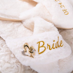 Customized Bridal Fluffy Slippers - Perfect Wedding Gift for the Bride, Mrs Slippers, Wedding slippers, Custom Fluffy Slippers -gl+hrt brooc