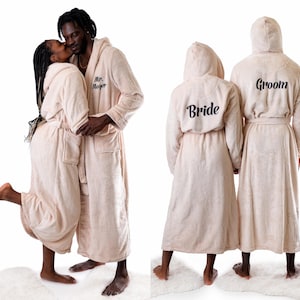 Custom Bathrobes, Wedding Gift, His and Her Long Bathrobes, Mr and Mrs Hooded Bathrobes for Couple,  Honeymoon Gift, Groom Bride Gift-hooded