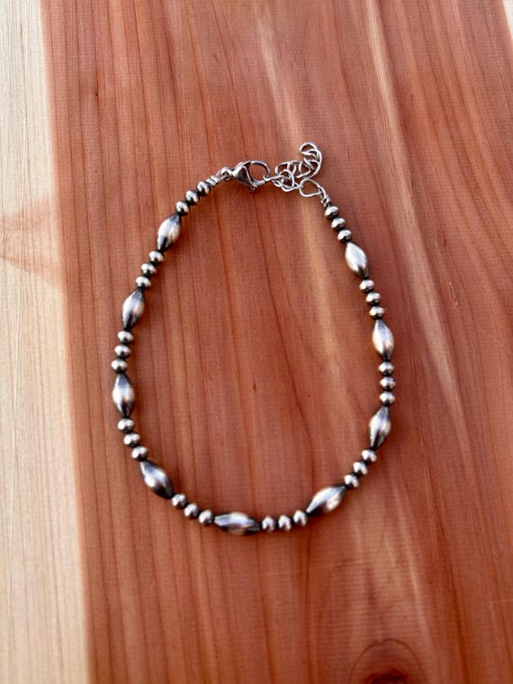 Sterling Silver Navajo Style Pearl Bracelet With Torpedo Shaped