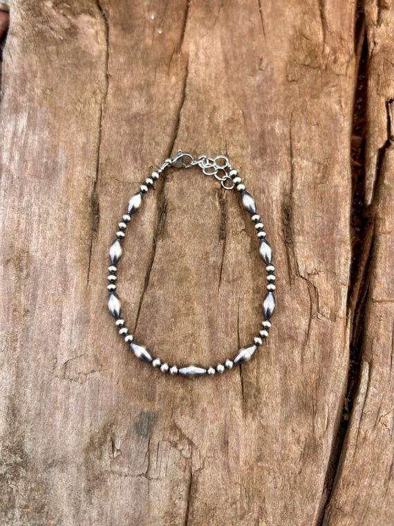 Sterling Silver Navajo Style Pearl Bracelet With Torpedo Shaped