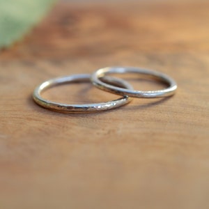 Handgemachte gehämmert Sterling Silber Runddraht Ring Stapeln