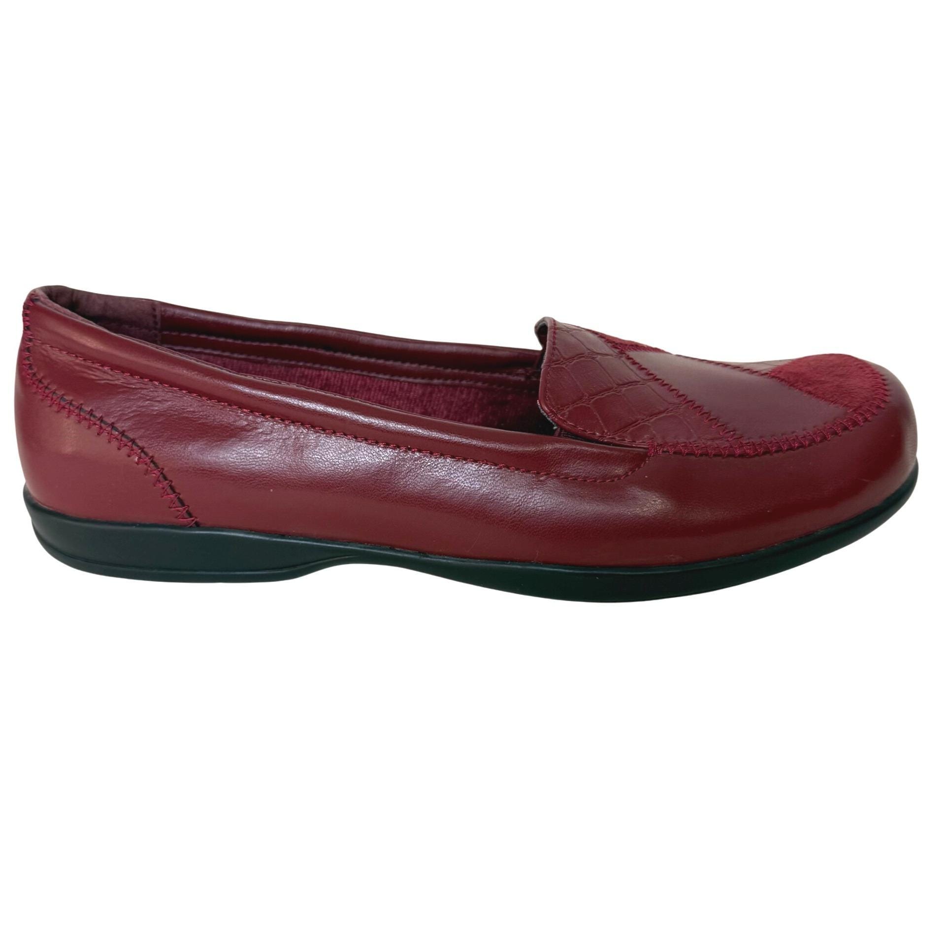 Mocasines de piel roja con diseño de patchwork de hongos para