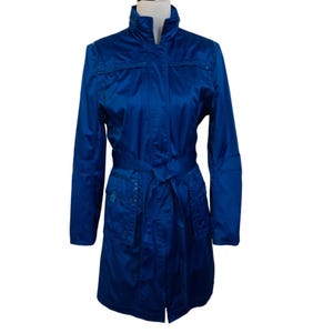 Terry Lewis Classic Luxuries Cobalt Blue Belt Trench Coat Size M Snap Zipper Combo Retro 80s Vintage Chic Rockabilly Faux Snake Accent RARE