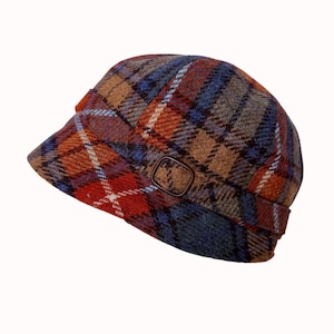 Kapelusz typu bucket hat z irlandzkiej wełny tweedowej: czapka gazeciarza w kratę w stylu vintage