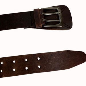 Simply Vera Wang Leather Belt Size M Brown Double Prong VTG Military Style Rare Dark Brown 2 Inch Wide Leather Belt With Double Prong Buckle  main image 4