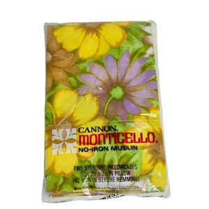 Retro Daisy Pillowcases by Cannon Monticello Muslin Standard MOD Floral Vintage 70s Set of 2 Flower Power MCM USA New in Package