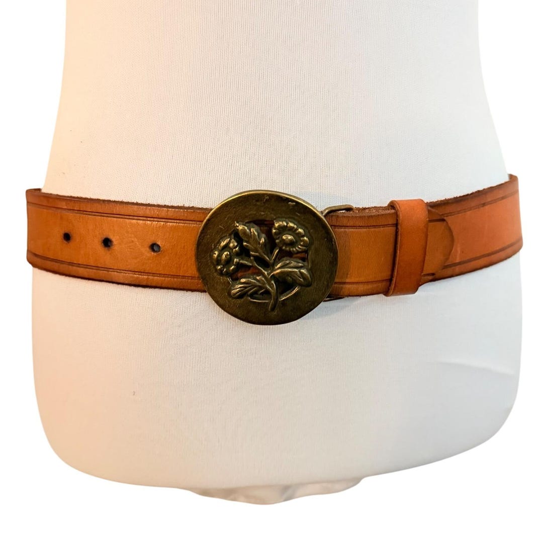Old Navy Leather Belt Size S Floral Brass Buckle Cognac Brown Embossed VTG Y2K Old Navy Leather Belt Size S Floral Brass Buckle Cognac  main image 3