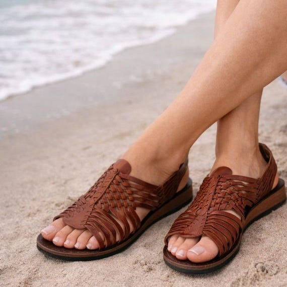 Vintage Kinney Shoes Woven Basket Weave Leather Sandals For Women Size 7, Made In India Reddish-Brown With Wedge Sole