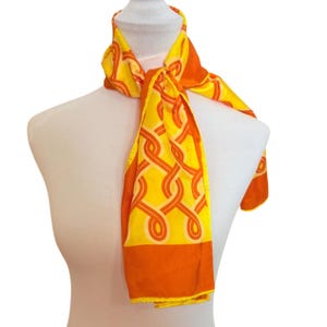 Retro 70s MOD Geometric Scarf Silk Feel Orange Yellow Fashion Links Vintage Chic Bold Rolled Hem Neck Head Mod Swirl Links Accessory