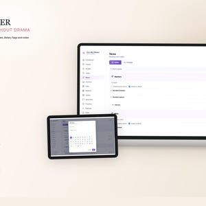 K&ouml;nnte beinhalten: Ein digitaler Men&uuml;planer, der auf einem Laptop und Tablet angezeigt wird. Der Bildschirm zeigt Men&uuml;abschnitte, Details zu Gerichten, Ern&auml;hrungshinweise und einfache Bearbeitungen. Der Text "MENU PLANNER DINNER WITHOUT DRAMA" steht oben.