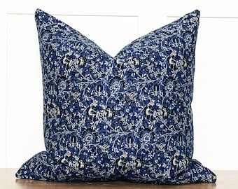 Jetez des oreillers | Oreiller marine | Oreiller en lin floral bleu | Oreiller Fleuri Noir Indigo | Housse d’oreiller faite à la main | Housse d’oreiller design | SIDNEY
