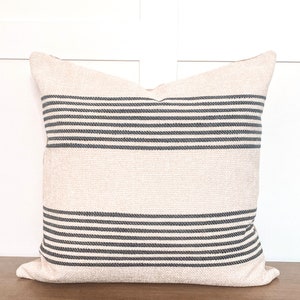 Gooi kussen | Zwart en crème streep kussen | Boerderij Kussen | Handgemaakte Pillow Cover | Designer kussensloop | RAAF