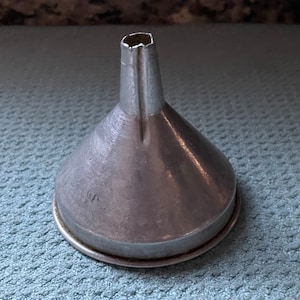 Vintage Aluminum Funnel & Tupperware Mini Wonderlier KeyChain 1306