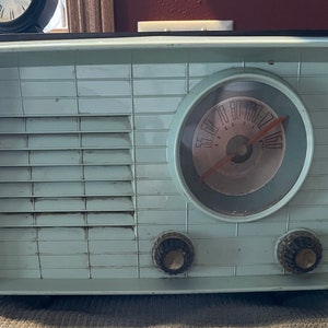 Vintage Coronado Tube Radio Model 05RA37-43-8360A