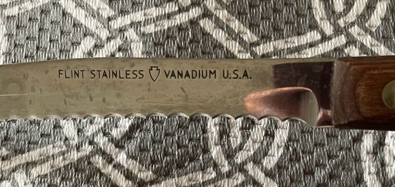 Vintage Flint Vanadium Arrowhead Serrated Knife image 3