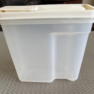 Rubbermaid 1 Quart Container