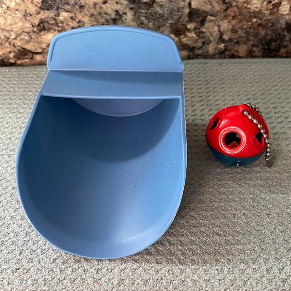 Vintage Tupperware Scoop 292 & Shape Ball Keychain - Set Of 2