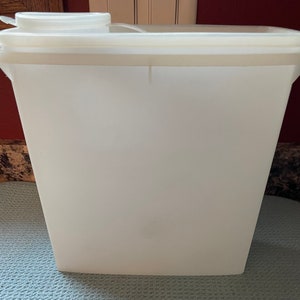 VTG Tupperware Cereal Storage Container #469-5 With Lid