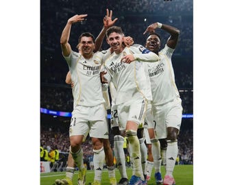 Cartel de celebración del hat-trick de Valverde del Real Madrid