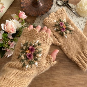 Embroidered Mittens / Handmade Mittens / Embroidered Gloves