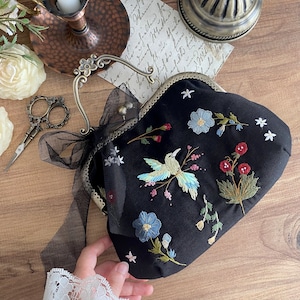 Handmade Floral Embroidered Hand Bag Embroidered Vintage Black Bag with chain zdjęcie 1