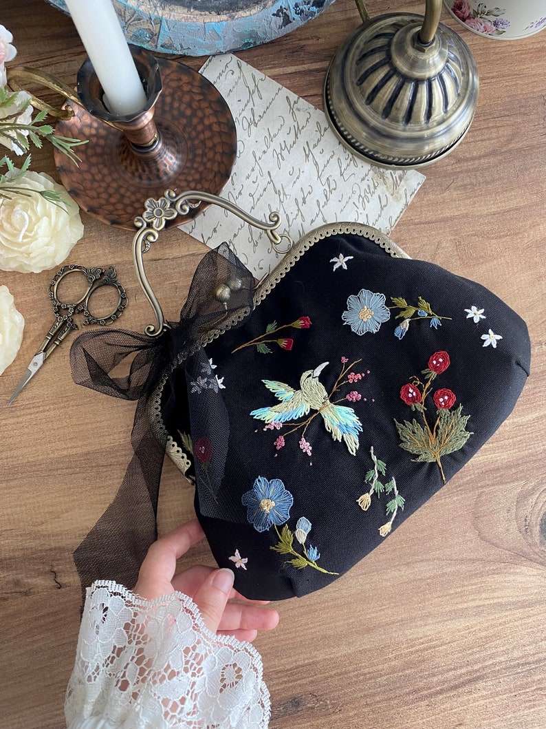 Handmade Floral Embroidered Hand Bag Embroidered Vintage Black Bag with chain zdjęcie 1