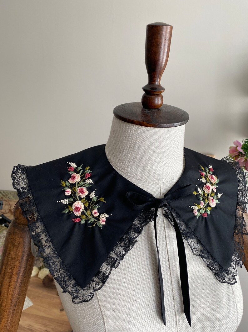 Embroidered peter pan collar-Handmade bibs-Peterpan collars-Black collars-Black Bibs-Flowers collars zdjęcie 2