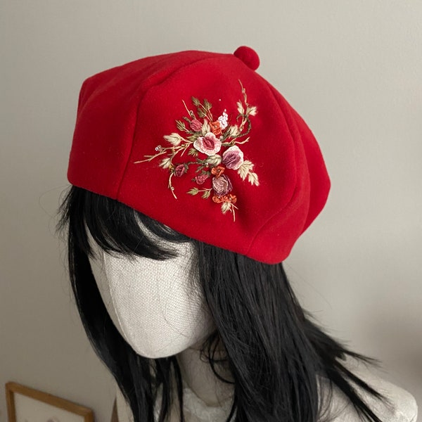 Béret français brodé - béret français floral - béret français vintage - chapeau brodé - chapeau rouge brodé - béret rouge