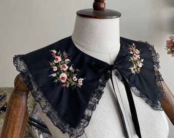 Embroidered peter pan collar-Handmade bibs-Peterpan collars-Black collars-Black Bibs-Flowers collars-