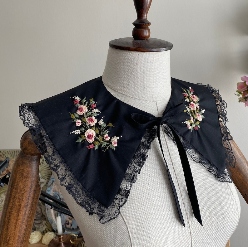 Embroidered peter pan collar-Handmade bibs-Peterpan collars-Black collars-Black Bibs-Flowers collars zdjęcie 1