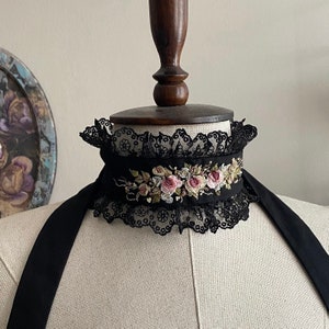 Embroidered vintage  choker Necklace, Vintage Floral Choker Necklace, chain choker, Embroidered Necklace, embroidered Choker Collars