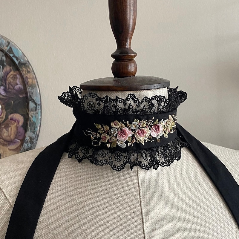 Aafreen hand embroidered choker main image 0