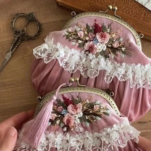 Sac en velours rose brodé floral fait main - Sac à main floral vintage brodé - Sac brodé floral - Sac rose vintage roses 3D