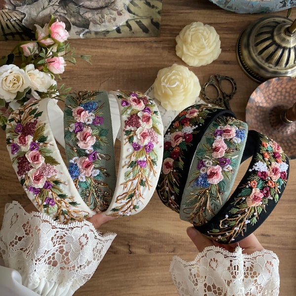 Handgefertigtes Stirnband - Handband - Florales handbesticktes Stirnband. Handgefertigter Haarreifen mit Blumen Stickerei. Haarschmuck für Frauen