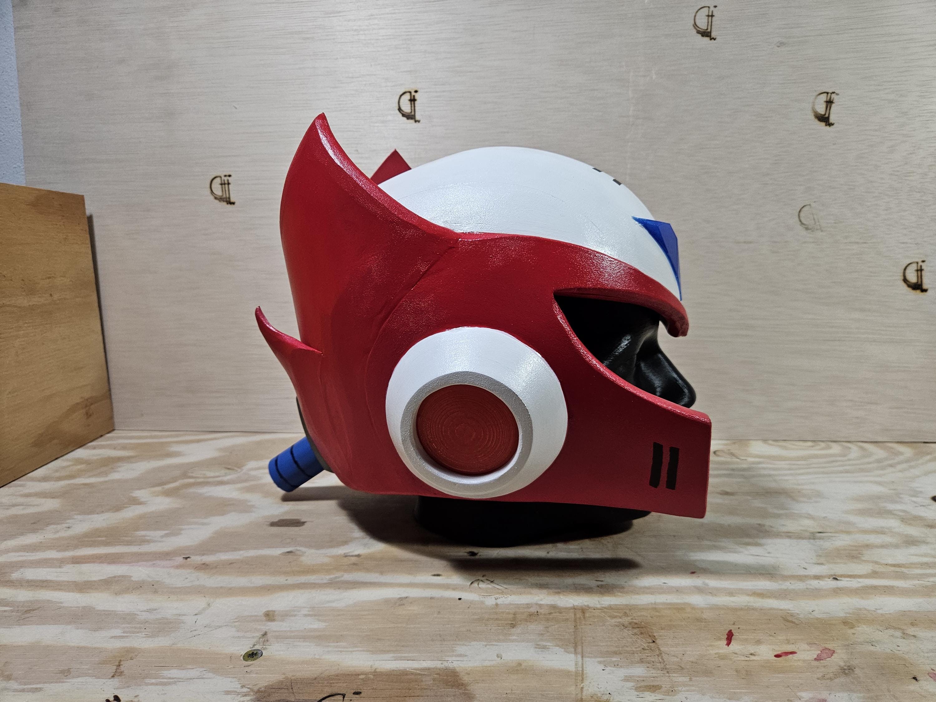 ロックマン（MEGAMAN）ヘルメット（箱付き） 送料込み　オマケ付き メガマンXの「ゼロ」スタイルヘルメット（EVAフォーム製） - Etsy 日本
