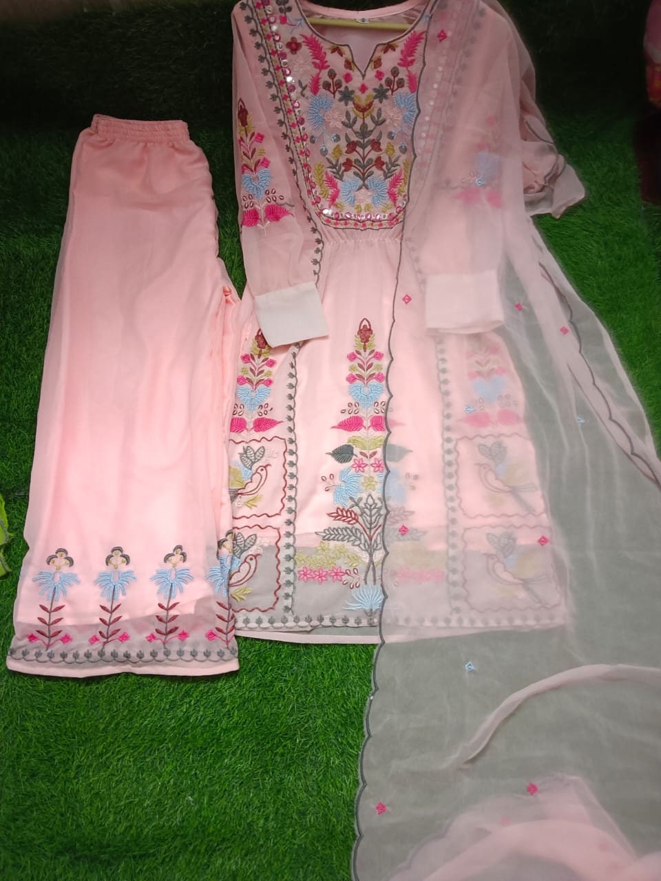 PAKISTANI PURE CHIFFON QURESHIA 2PCS SUIT 9215305686 7206738223 whatappp me  Wholesaler boutique Reseller most... - Manufacturer r Mukesh Kamdani Suits  And Non Catalogue Suit Pakistani | Facebook